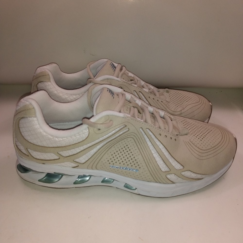 New Balance 1100 Athletic Shoes Women's sz 8.5D